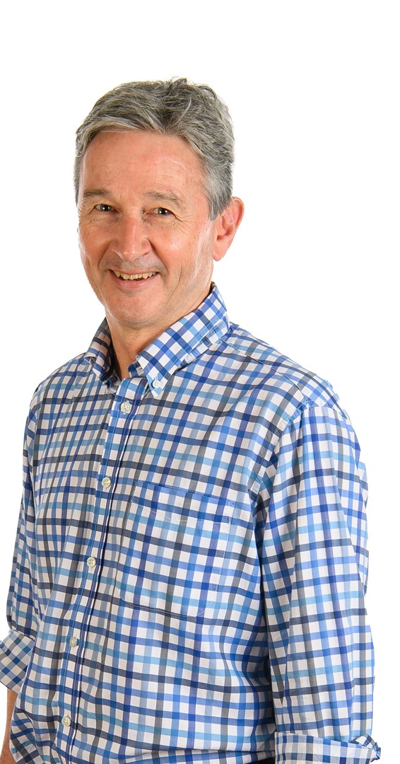 Dr Chris Renfrew (m)