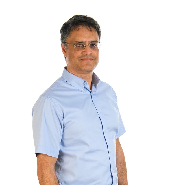 Dr Sanjay Shyamapant (m) - Managing Partner